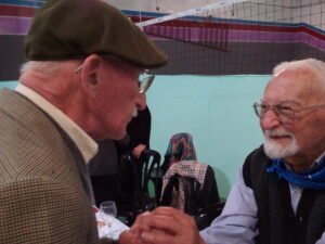 Simón en el festejo por los 100 años de Julio Schverdfinger, en la A.C. y D. Scholem Aleijem, hoy sede Maturín de Sholem Buenos Aires.