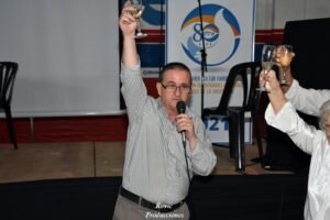 Marcelo Horestein ofreciendo un brindis en la fiesta aniversario